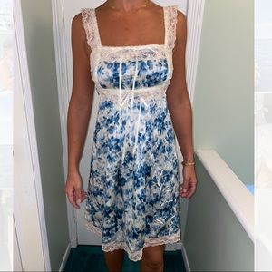 Betsey Johnson 100% silk blue and white dress